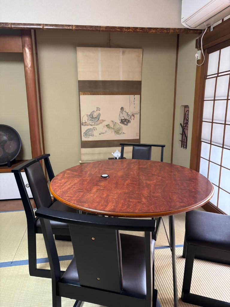 掛け軸のある個室