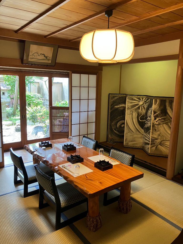 庭園を望む座敷